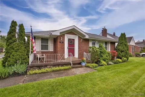 73 Stevenson Blvd, Amherst, NY 14226