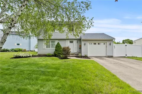 18 Squirrel Run, Lancaster, NY 14086