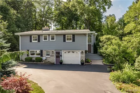 43 Larned Ln, Orchard Park, NY 14127