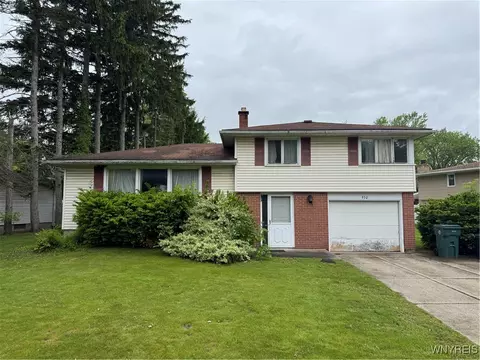930 Sun Valley Dr, North Tonawanda, NY 14120
