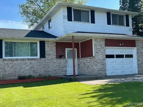 5 Saint Joan Ln, Cheektowaga, NY 14227