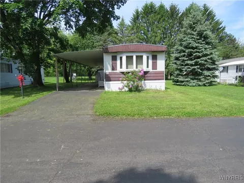 1042 Wish Circle Rd, East Aurora, NY 14052