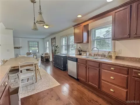 27 Eagle St, Amherst, NY 14221 photo 7