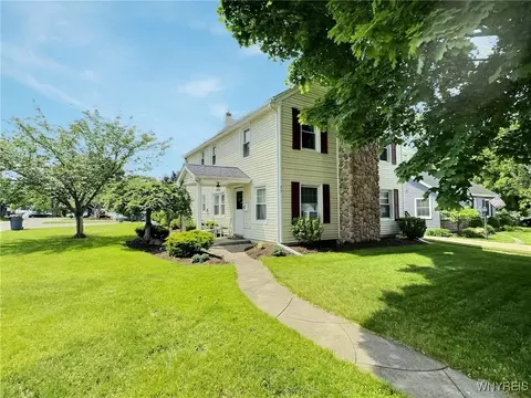 27 Eagle St, Amherst, NY 14221