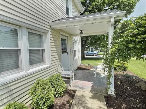 27 Eagle St, Amherst, NY 14221 photo 4