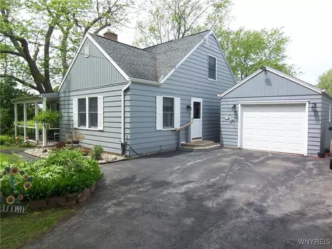 8330 Greiner Rd, Buffalo, NY 14221