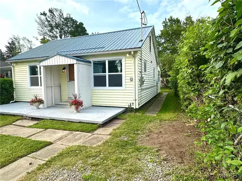 251 Kennedy Ave, Evans, NY 14006