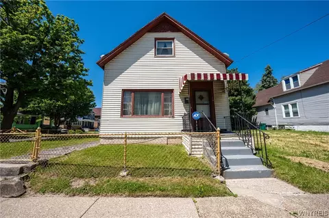 4 Regina Pl, Buffalo, NY 14208