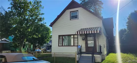 4 Regina Pl, Buffalo, NY 14208