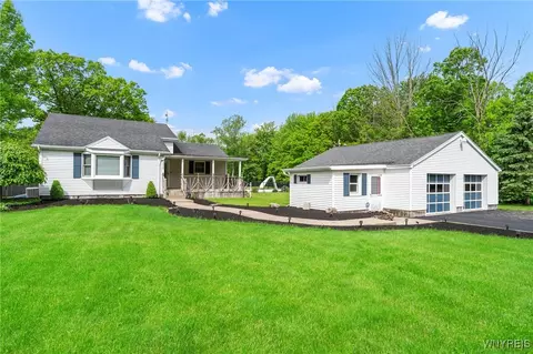 2350 Quaker Rd, Hartland, NY 14067