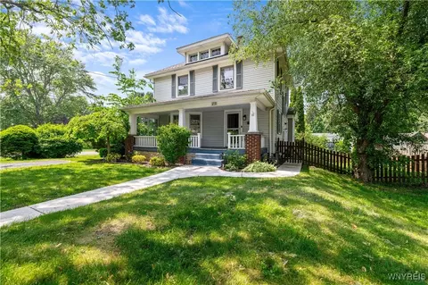 21 Lincoln Ave, Evans, NY 14006