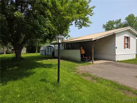 3 Pebbleridge Dr, Ridgeway, NY 14103