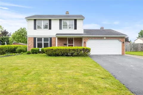 9 Ravenwood Dr, Lancaster, NY 14086
