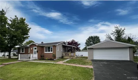 31 Harvey Dr, Lancaster, NY 14086