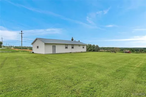 Exterior - 2594 Pee Dee Rd, Java, NY 14113 photo 6 of 8