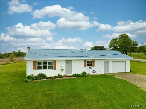 Exterior - 2594 Pee Dee Rd, Java, NY 14113 photo 7 of 8