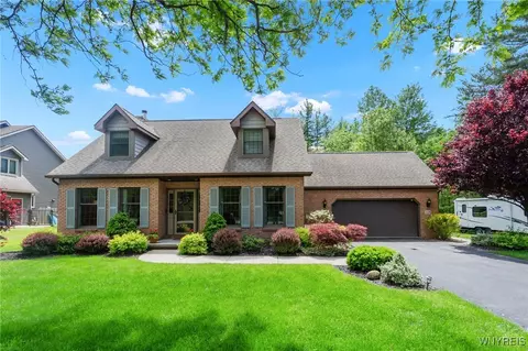 5128 Bay View Rd, Hamburg, NY 14075