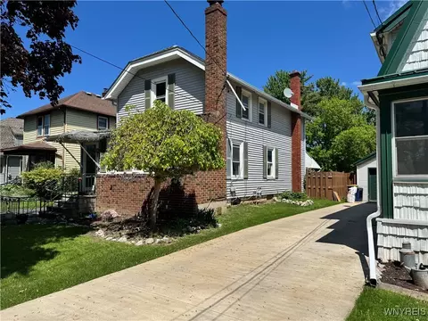 52 S New York St, Lockport, NY 14094