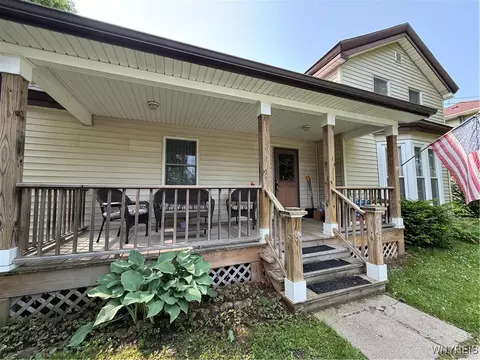 Exterior - 38 E Main St, Pembroke, NY 14036 photo 3 of 7