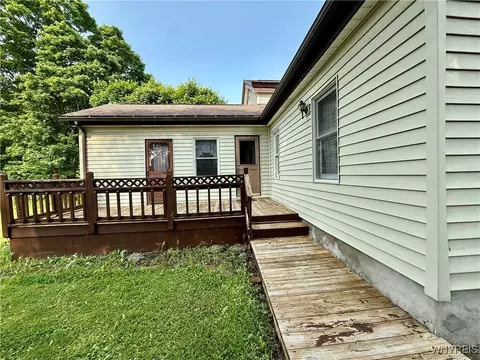 Exterior - 38 E Main St, Pembroke, NY 14036 photo 6 of 7