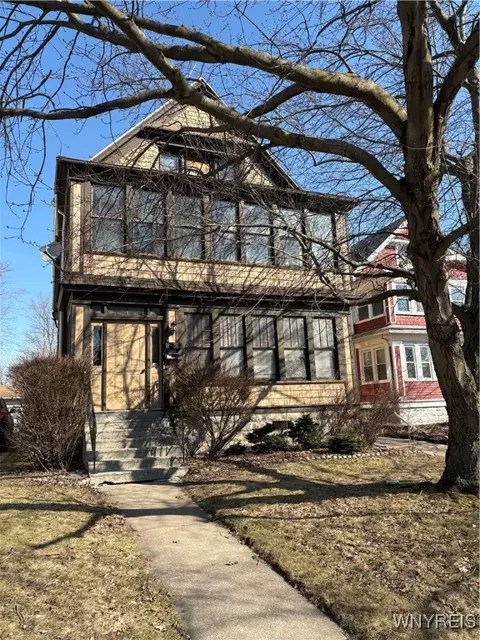 1313 Mckinley Pkwy, Lackawanna, NY 14218