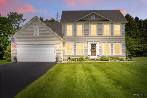 1660 Shallow Creek Trl, Webster, NY 14580