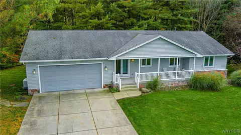 8654 Rochester Rd, Royalton, NY 14067