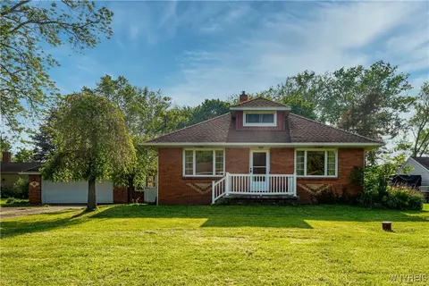30 Homeward Pl, Elma, NY 14059