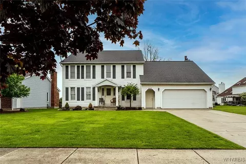 637 Kaymar Dr, Amherst, NY 14228