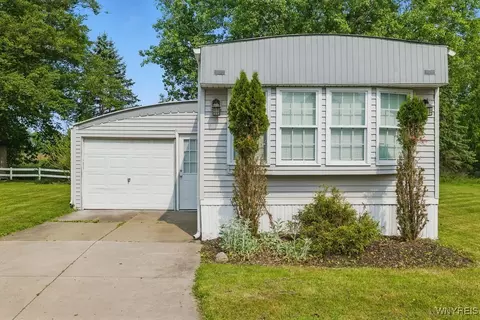 78 Burgundy Cir, West Seneca, NY 14224