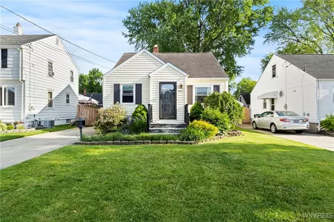 8211 Munson Ave, Niagara Falls, NY 14304
