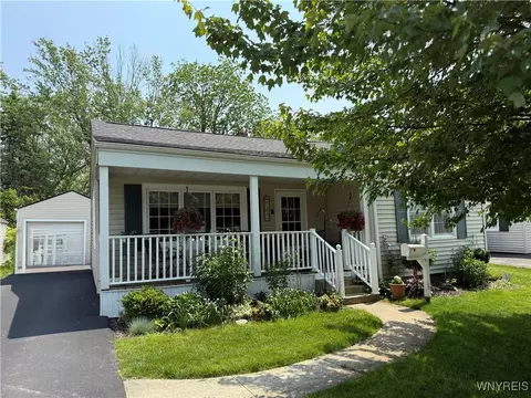 188 Hirschfield Dr, Amherst, NY 14221