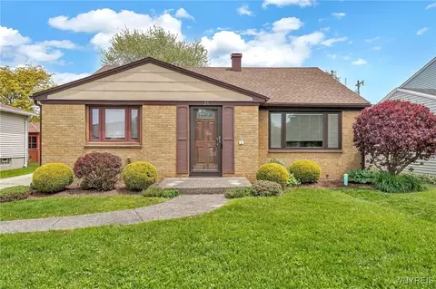 21 Panama Ln, Cheektowaga, NY 14225