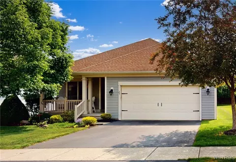 27 Hickory Grove Ln, Cheektowaga, NY 14227