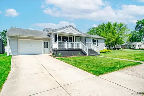77 Karen Dr, Tonawanda, NY 14150