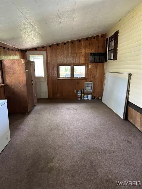 1069 Creekside Dr, Evans, NY 14047 photo 6