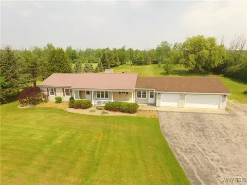 1439 Roberts Rd, Alabama, NY 14013