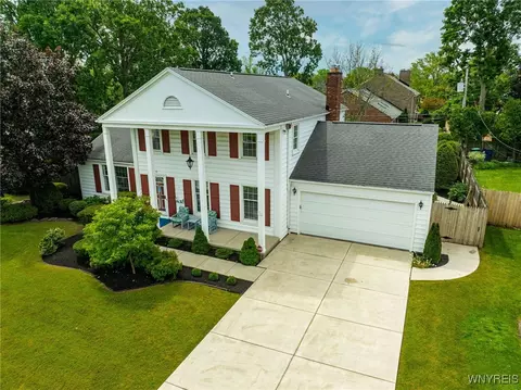 87 Old Spring Ln, Amherst, NY 14221