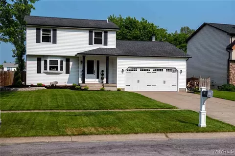 2175 Hobblebush Ln, Lake View, NY 14085