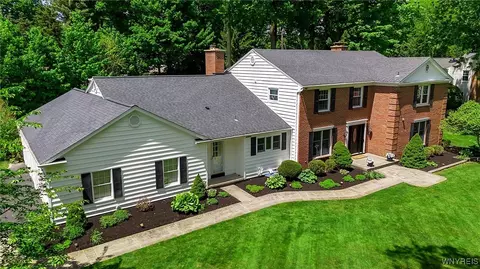 150 Briarhill Rd, Amherst, NY 14221