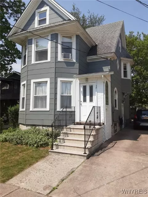 17 Pound St, Lockport, NY 14094