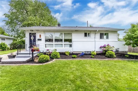 17 Westwood Dr, Tonawanda, NY 14150