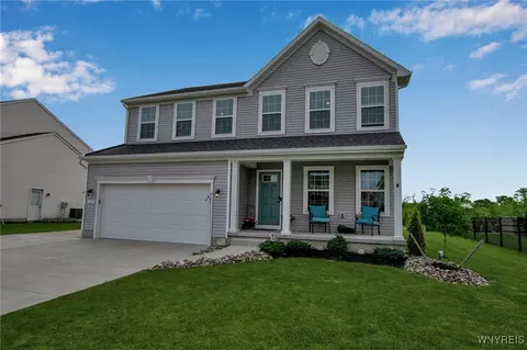 123 Stonebridge Rd, Grand Island, NY 14072