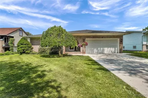 61 Caesar Blvd, Amherst, NY 14221