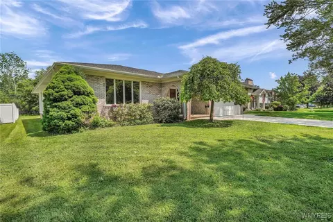Exterior - 61 Caesar Blvd, Amherst, NY 14221 photo 6 of 7