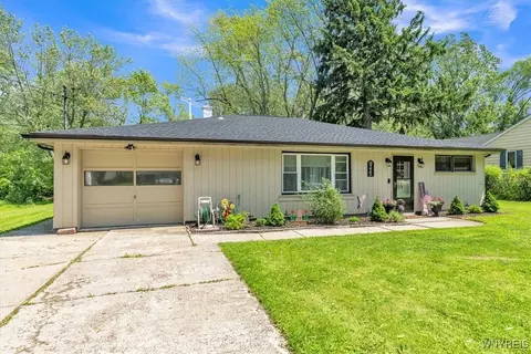 225 Ayer Rd, Amherst, NY 14221