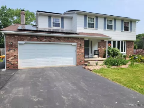 74 Hawthorne Dr, Orchard Park, NY 14127
