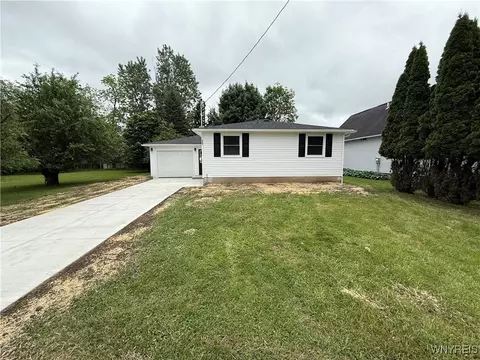 167 Iroquois Ave, Lancaster, NY 14086