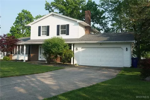 35 Hemlock Dr, West Seneca, NY 14224