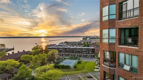 801 Admirals Walk Cir, Buffalo, NY 14202